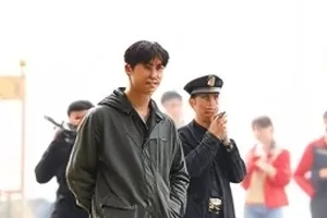 从玩梗到翻篇封面：被翻旧的一本词典与书签